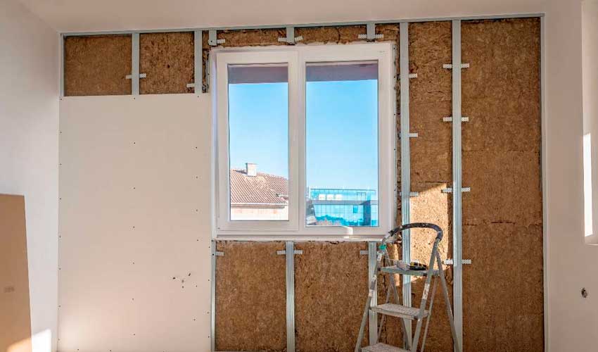 Pladur con aislamiento térmico en una vivienda eficiente