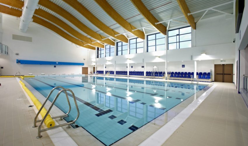 Interior de un gimnasio con paredes de Pladur