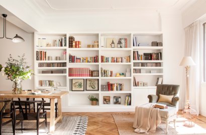 Detalle de una pared de Pladur con aislamiento acústico en una sala de lectura